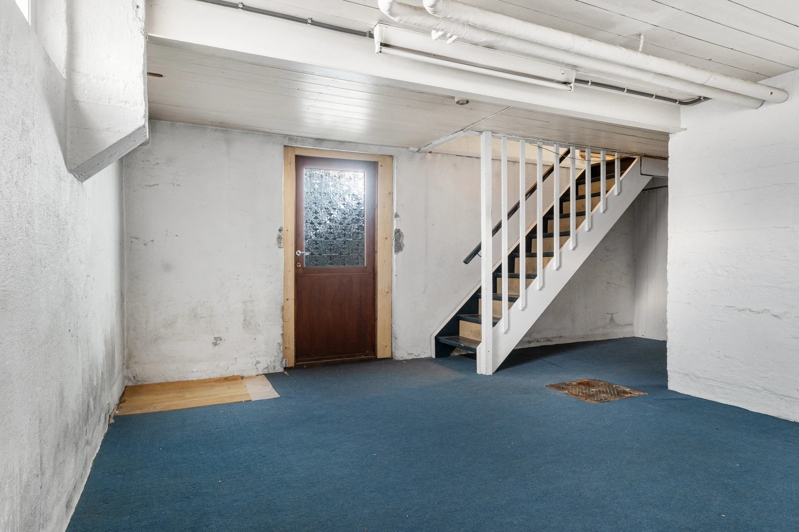 Kjellerstua har egen inngangsdør.